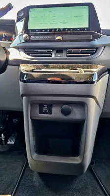 test-ford-tourneo-custom-phev-2025-24