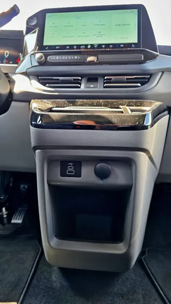 test-ford-tourneo-custom-phev-2025-24