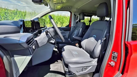 test-ford-tourneo-custom-phev-2025-25