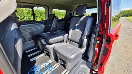 test-ford-tourneo-custom-phev-2025-26