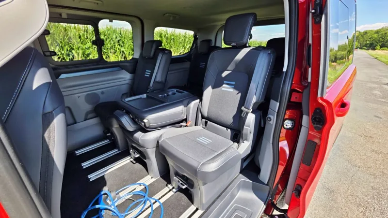test-ford-tourneo-custom-phev-2025-26
