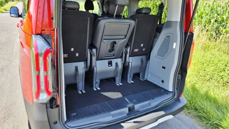 test-ford-tourneo-custom-phev-2025-28