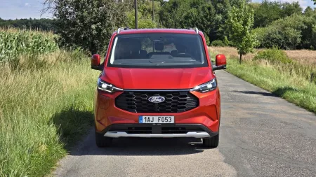 test-ford-tourneo-custom-phev-2025-3