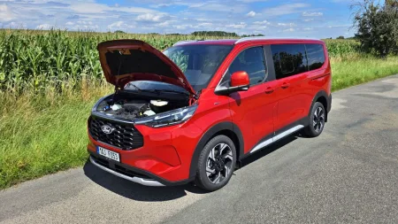 test-ford-tourneo-custom-phev-2025-30