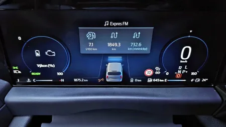 test-ford-tourneo-custom-phev-2025-33