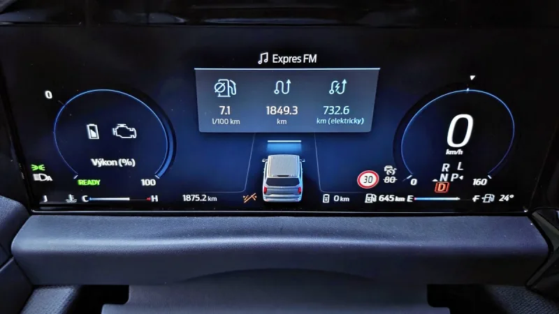 test-ford-tourneo-custom-phev-2025-33