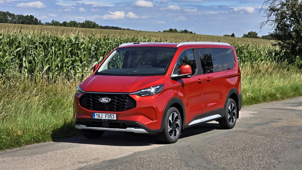 test-ford-tourneo-custom-phev-2025-4