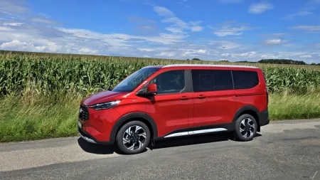 test-ford-tourneo-custom-phev-2025-5