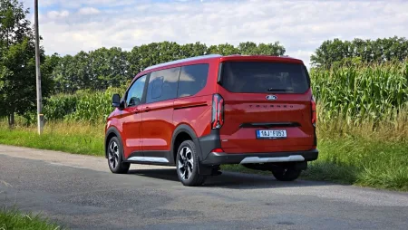 test-ford-tourneo-custom-phev-2025-6