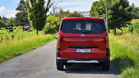 test-ford-tourneo-custom-phev-2025-7