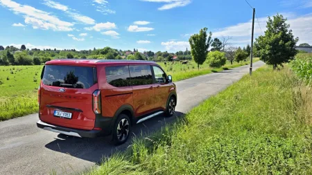 test-ford-tourneo-custom-phev-2025-8
