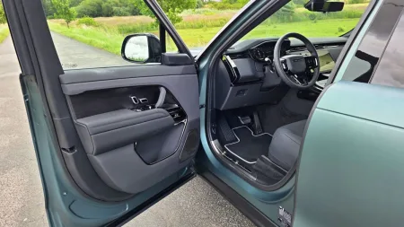 test-range-rover-sport-sv-gaea-curation-2025-20