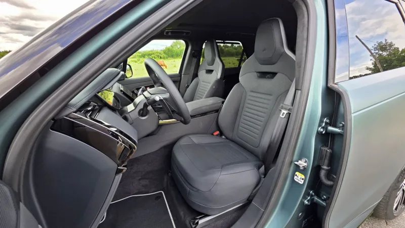 test-range-rover-sport-sv-gaea-curation-2025-30