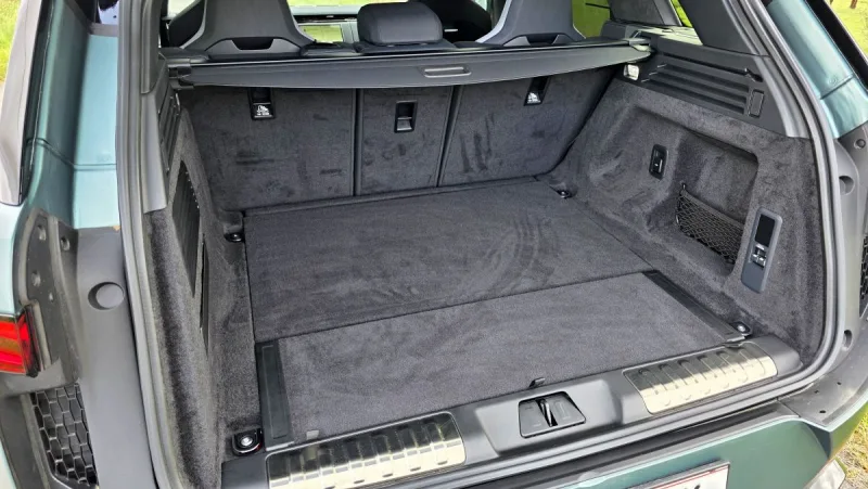 test-range-rover-sport-sv-gaea-curation-2025-35