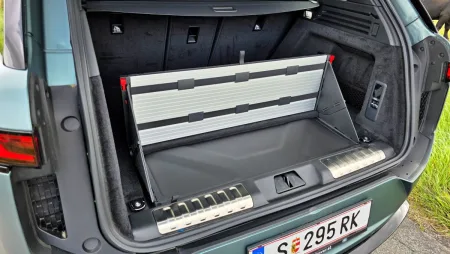 test-range-rover-sport-sv-gaea-curation-2025-36