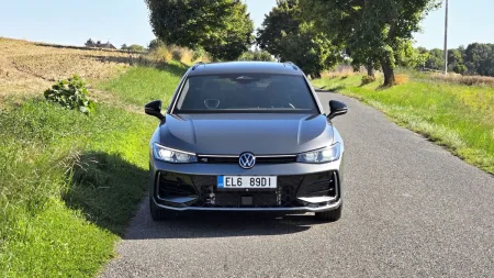 test-volkswagen-passat-r-line-people-1-5-tsi-ehybrid-200-kw-2025