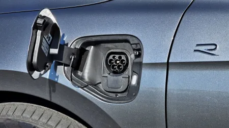 test-volkswagen-passat-r-line-people-1-5-tsi-ehybrid-200-kw-2025-10