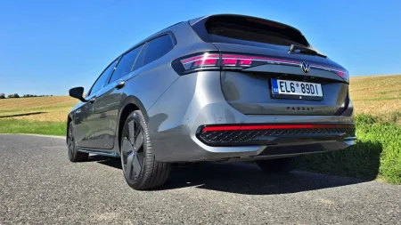 test-volkswagen-passat-r-line-people-1-5-tsi-ehybrid-200-kw-2025-11