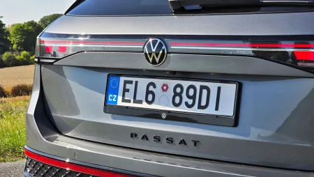 test-volkswagen-passat-r-line-people-1-5-tsi-ehybrid-200-kw-2025-12