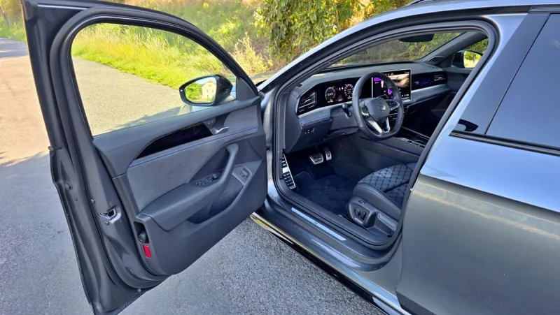 test-volkswagen-passat-r-line-people-1-5-tsi-ehybrid-200-kw-2025-13