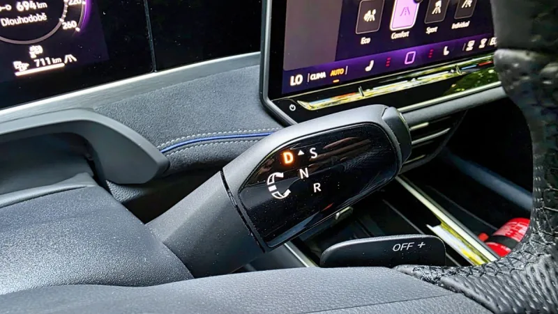 test-volkswagen-passat-r-line-people-1-5-tsi-ehybrid-200-kw-2025-19