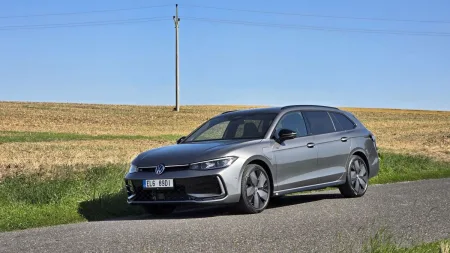 test-volkswagen-passat-r-line-people-1-5-tsi-ehybrid-200-kw-2025-2