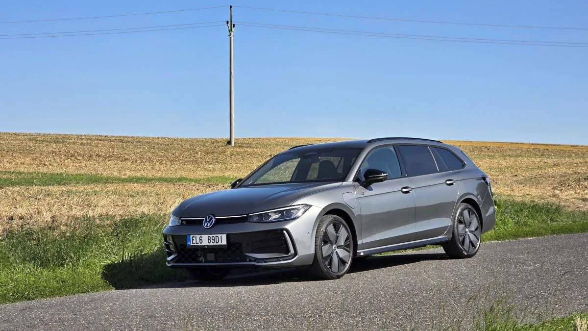 test-volkswagen-passat-r-line-people-1-5-tsi-ehybrid-200-kw-2025-2
