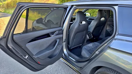 test-volkswagen-passat-r-line-people-1-5-tsi-ehybrid-200-kw-2025-26