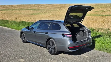 test-volkswagen-passat-r-line-people-1-5-tsi-ehybrid-200-kw-2025-29