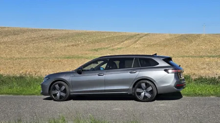 test-volkswagen-passat-r-line-people-1-5-tsi-ehybrid-200-kw-2025-3