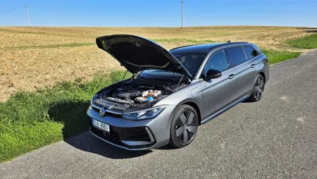 test-volkswagen-passat-r-line-people-1-5-tsi-ehybrid-200-kw-2025-33