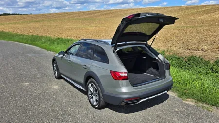 test-ojetiny-audi-a4-allroad-40-tdi-quattro-2023-26