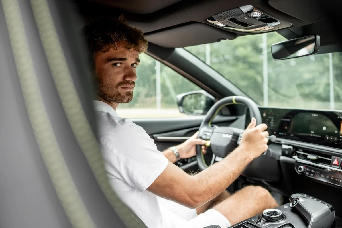 tomas_machac-tenis-ambasador-elektromobil-kia_ev6_gt