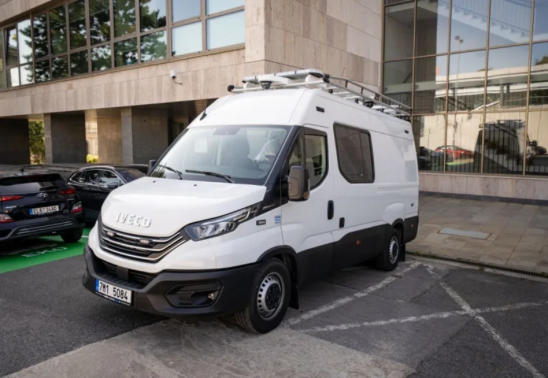 policie-civilni-iveco_daily-kamery-1