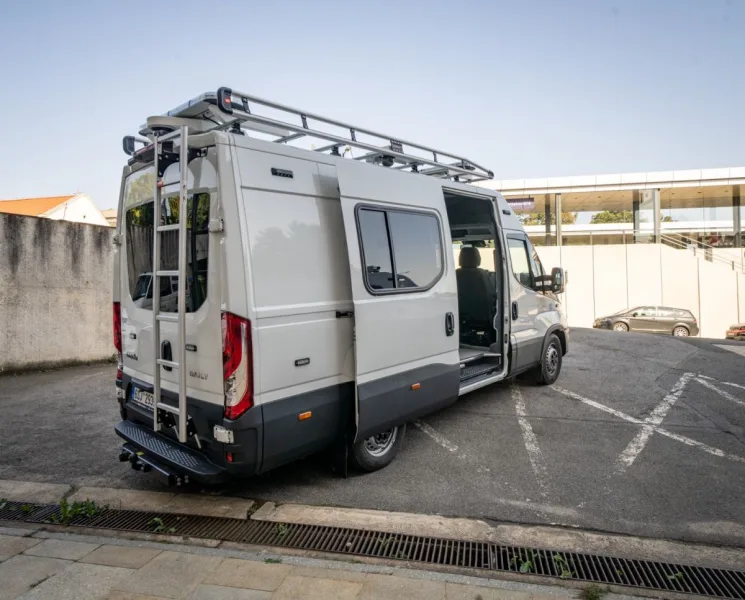 policie-civilni-iveco_daily-kamery-2