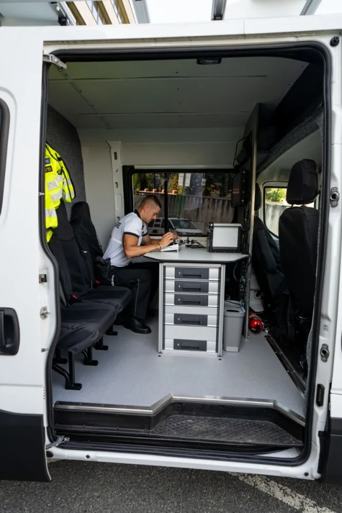 policie-civilni-iveco_daily-kamery-5