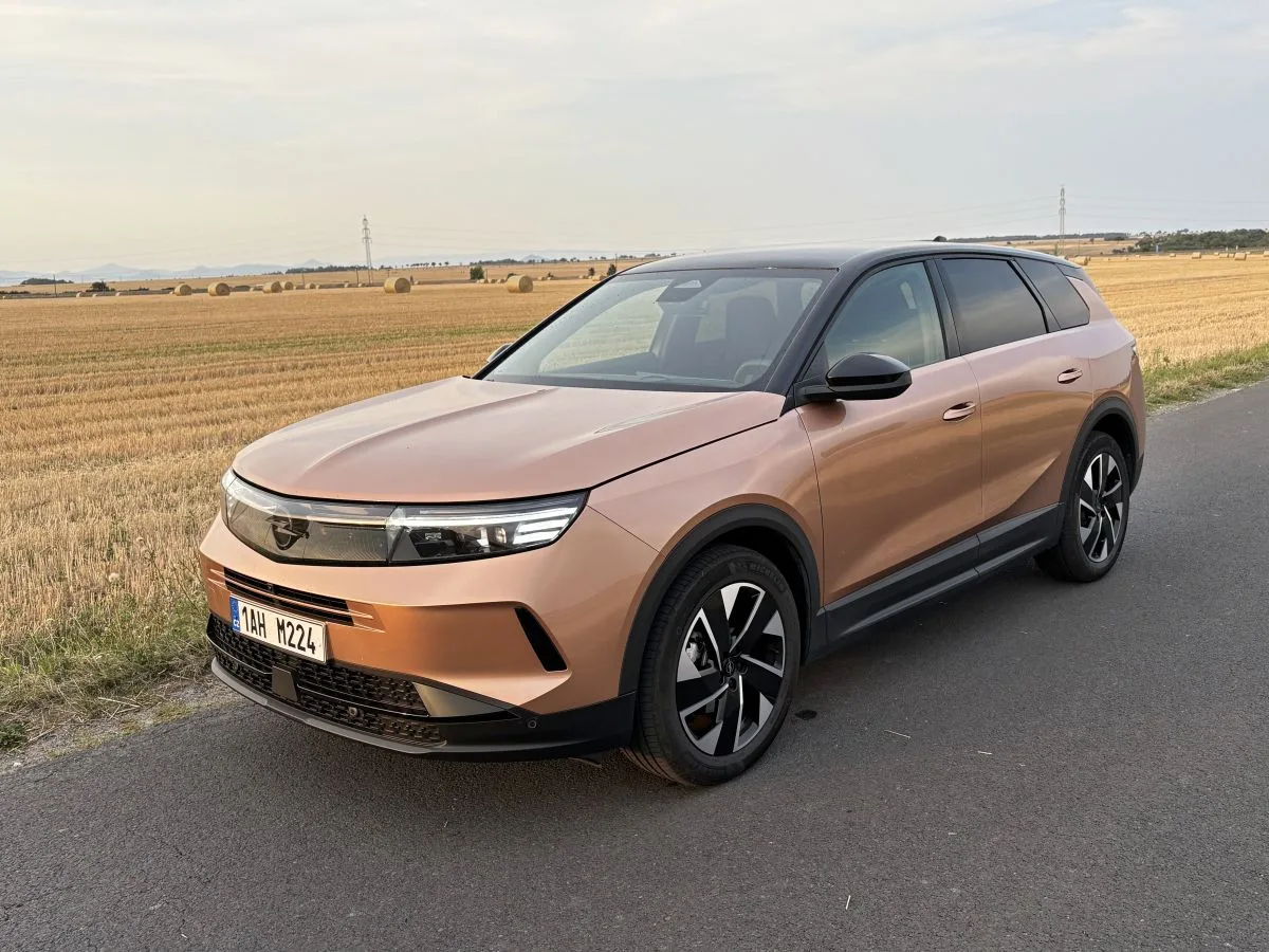 test-opel-grandland-1-2-hybrid-turbo-e-dct6-2025