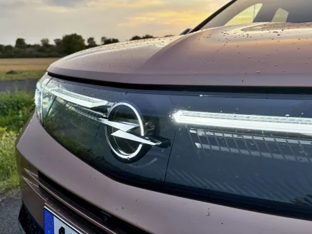 test-opel-grandland-1-2-hybrid-turbo-e-dct6-2025-12