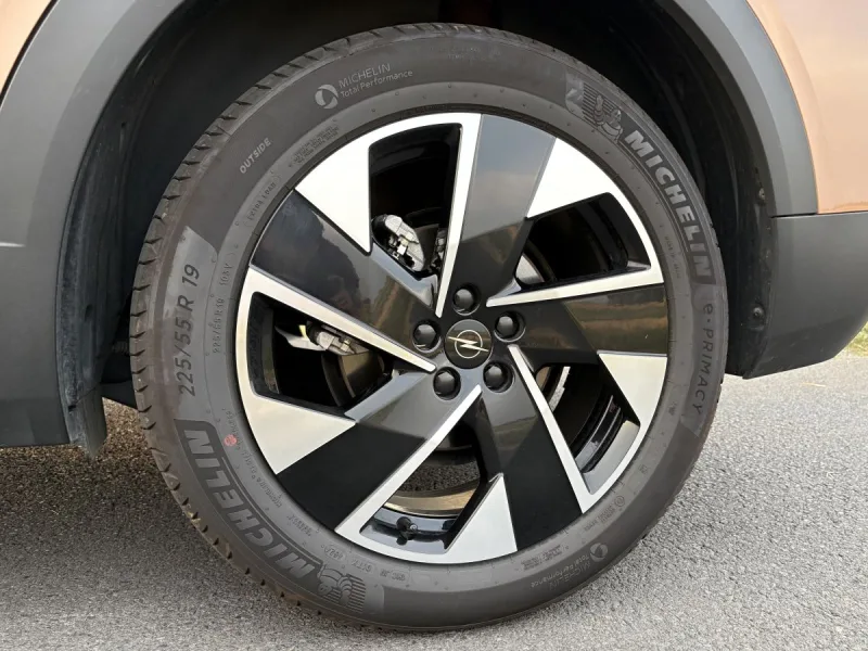 test-opel-grandland-1-2-hybrid-turbo-e-dct6-2025-13
