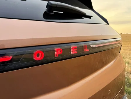test-opel-grandland-1-2-hybrid-turbo-e-dct6-2025-14
