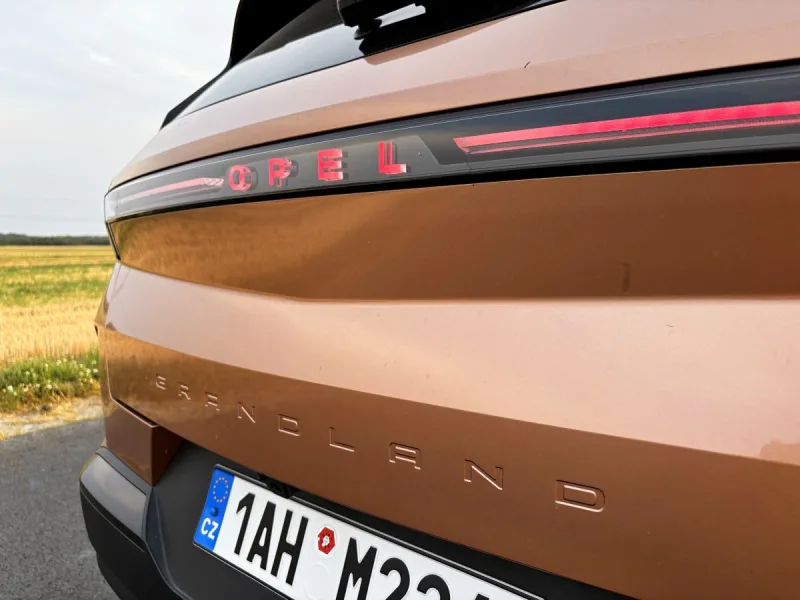 test-opel-grandland-1-2-hybrid-turbo-e-dct6-2025-15