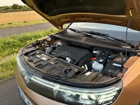 test-opel-grandland-1-2-hybrid-turbo-e-dct6-2025-27