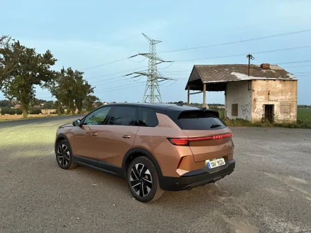 test-opel-grandland-1-2-hybrid-turbo-e-dct6-2025-30
