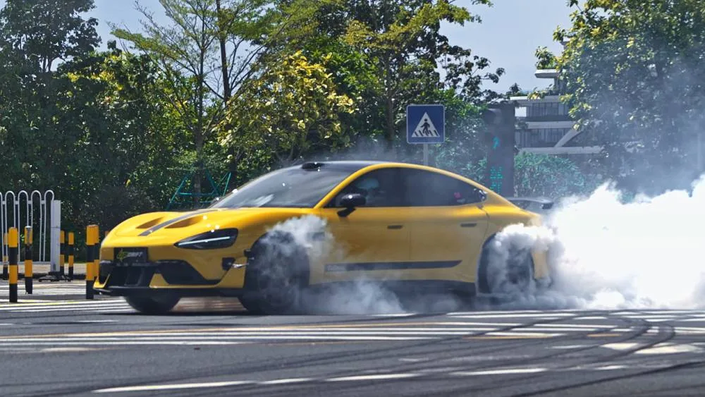 xiaomi_su7-cinska_gymkhana