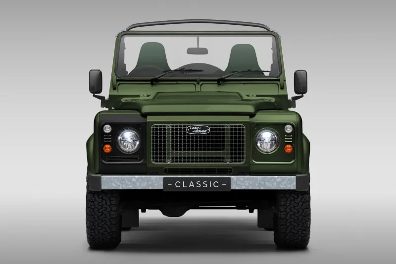 2025-land-rover-classic-defender-v8-churchill-edition-01