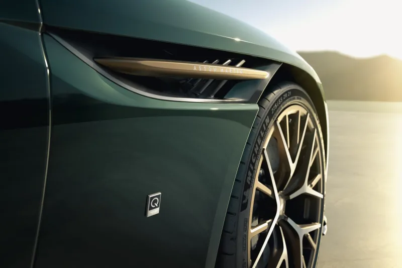 60-let-oslava-aston-martin-volante-5