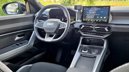 test-dacia-bigster-journey-hybrid-155-2025-19