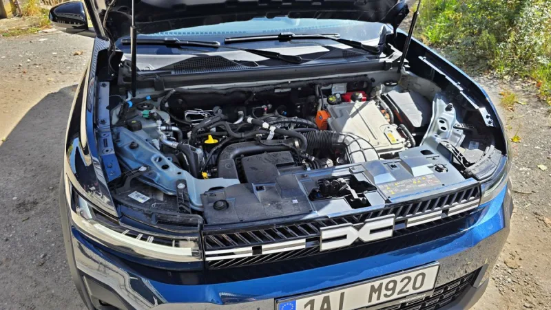 test-dacia-bigster-journey-hybrid-155-2025-35