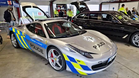 policejni-ferrari-458-italia