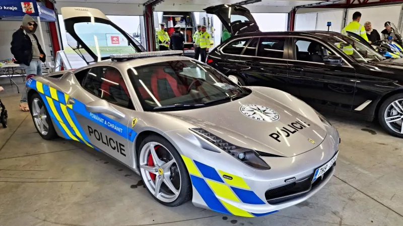 policejni-ferrari-458-italia